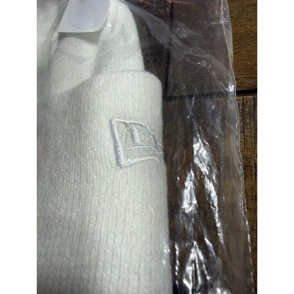 Supreme New Era Beanie, White With Red Box Logo Hat - Picture 2 of 5
